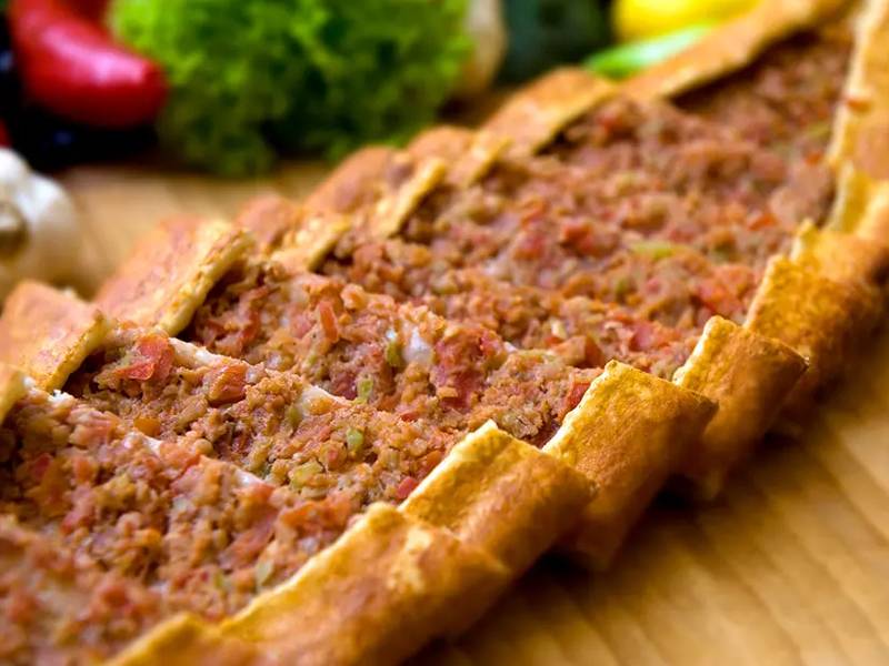 borju-pide-salataval.jpg